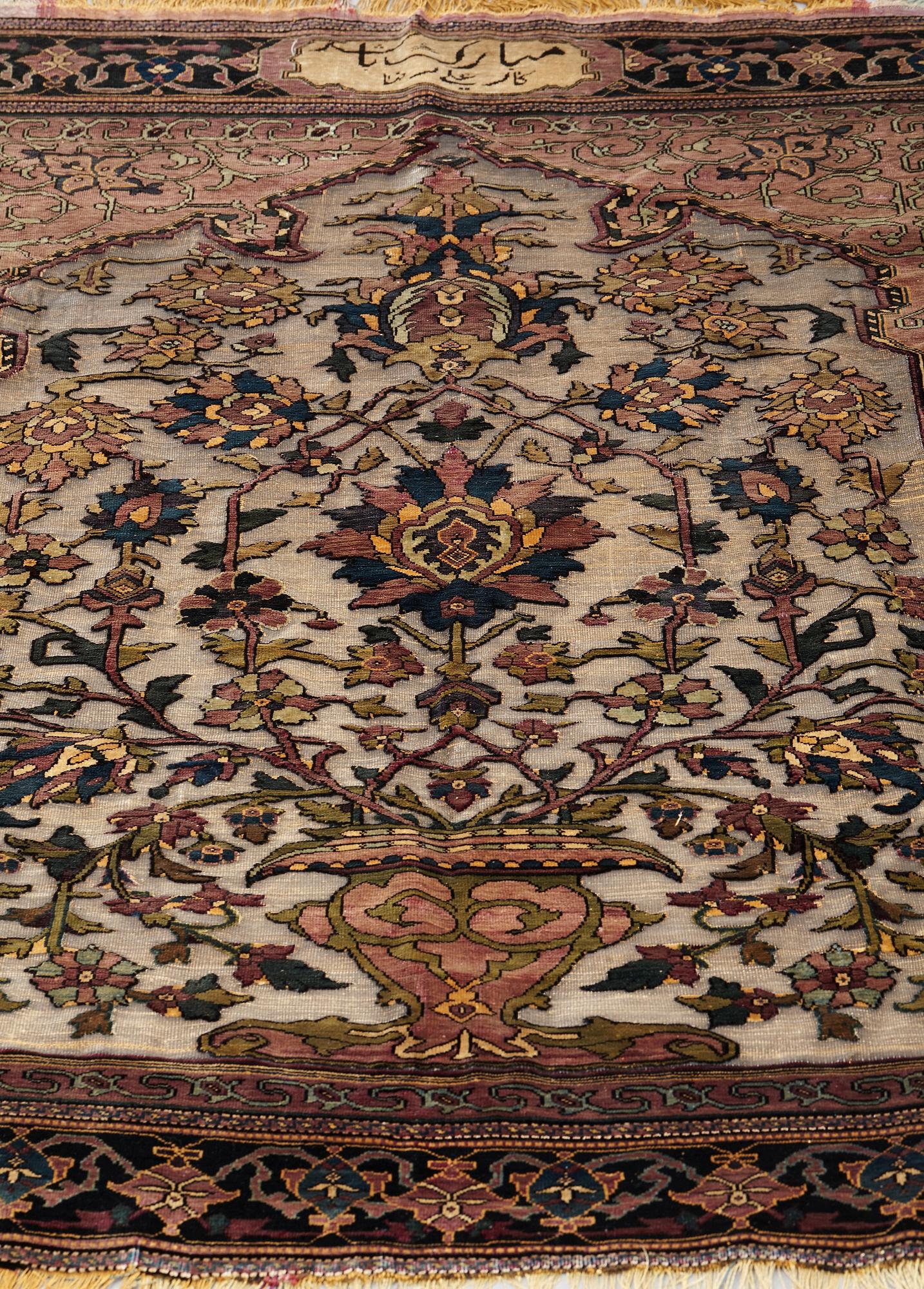 MATTA, antik/semiantik silke Keshan Souf, sannolikt Motachem, ca 112,5 x 100-93 cm (samt överst 1½ cm slätväv).