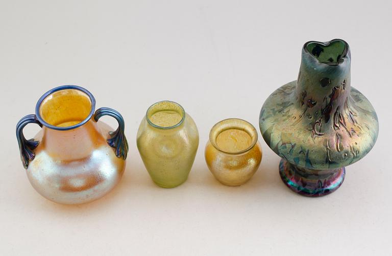 VASER, 4 st, iriserande glas, en med Lötz märkning, 1900-talets första hälft.