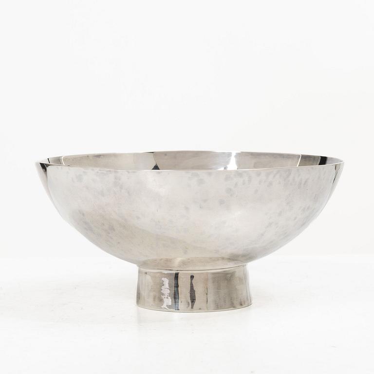 A Swedish 20th century silver bowl, signed Valdemar Sköld.