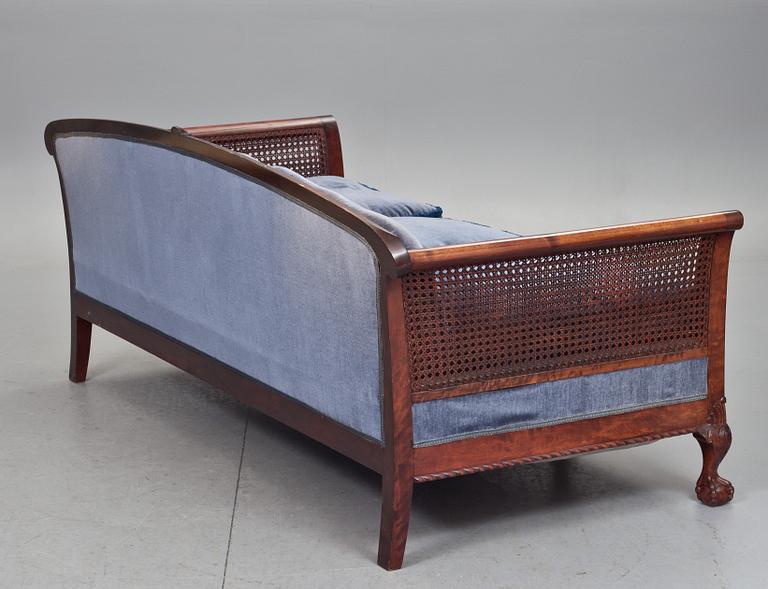 SOFFGRUPP, 4 delar, Chippendalestil, 1900-talets andra hälft.