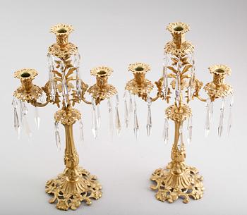 KANDELABRAR, ett par, mässing, rokokostil, 1800-talets andra hälft.