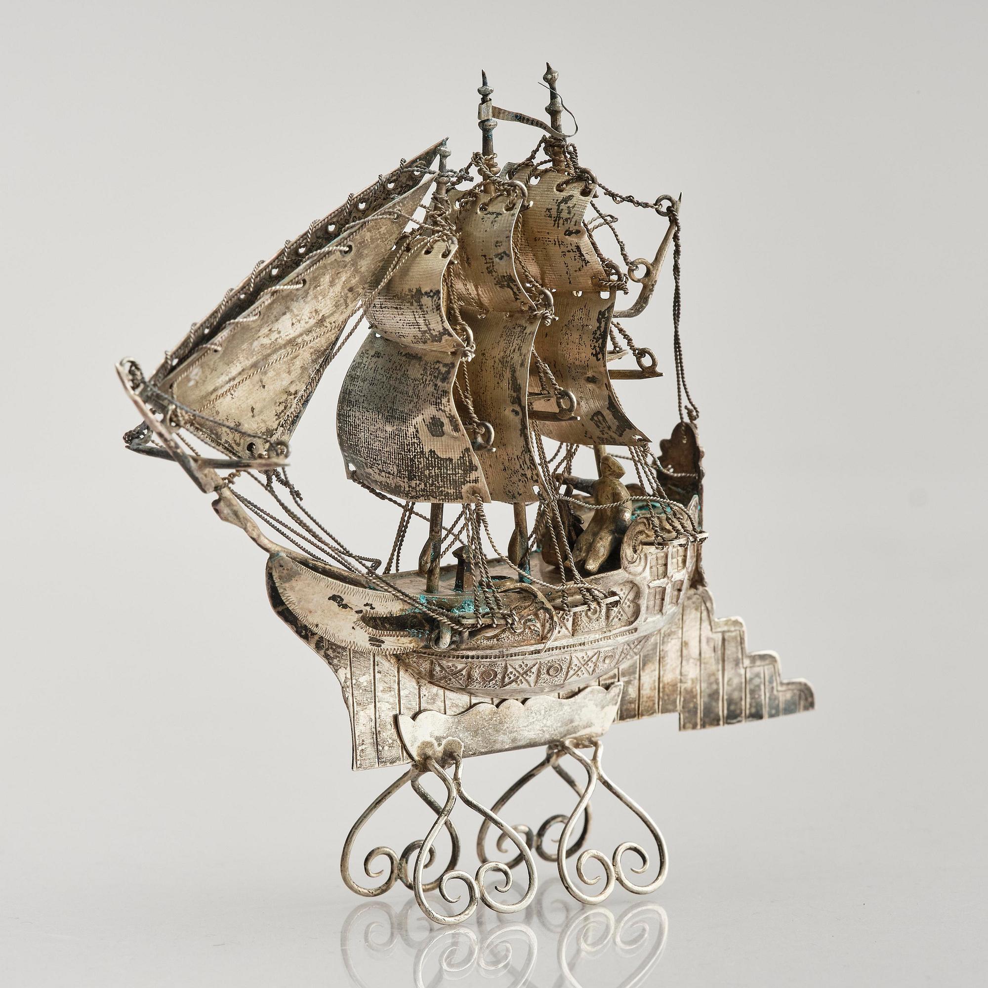 Two Chinese silver models of djunks, Shanghai, around 1900.