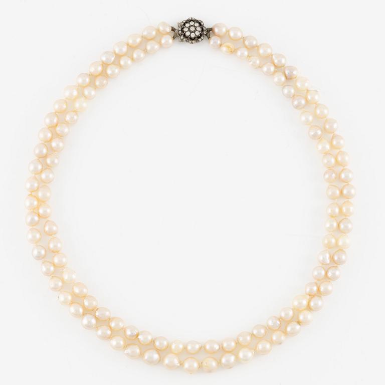 Pearl necklace, double-stranded with cultured pearls, with a clasp of silver set with pastes.