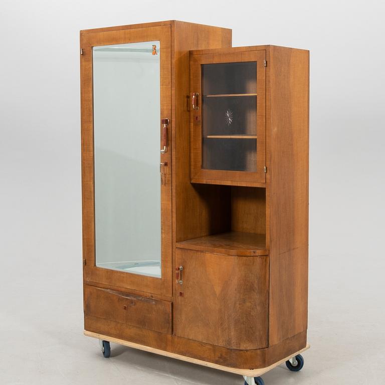 Klädskåp Art Deco 1900-talets första hälft.