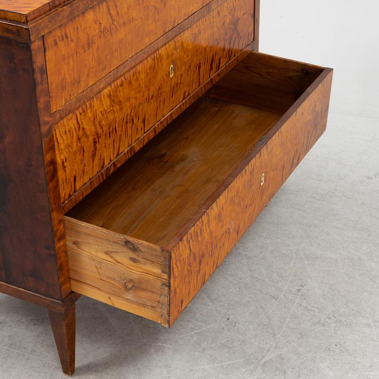 A birch veneered chest of drawers, 19th Century.