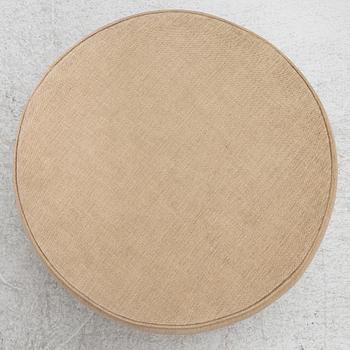 An armchair with footstool, Howard model, Englessons, 21st century.