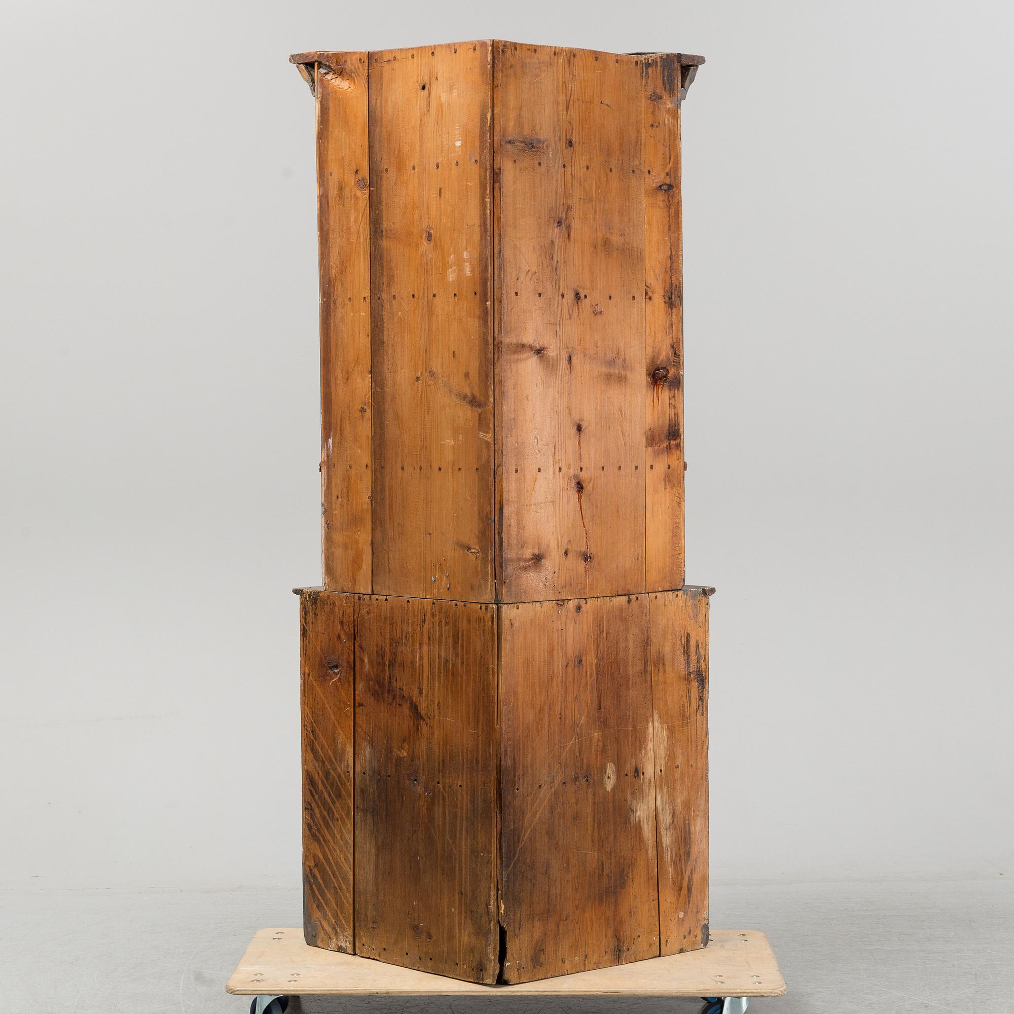 A painted pine cabinet, first half of the 19th Century.