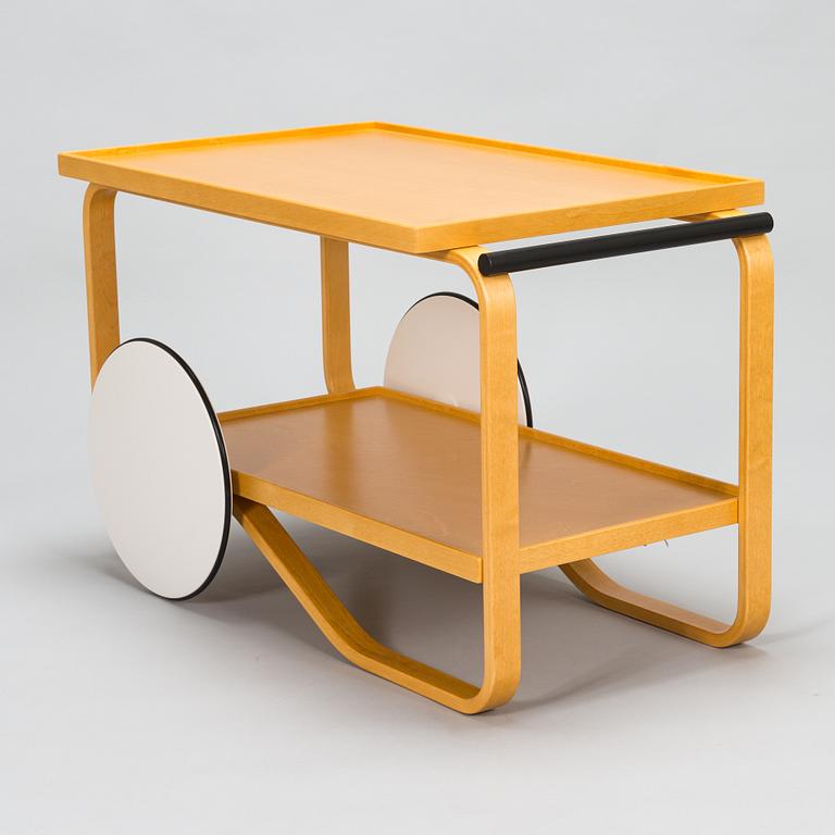 Alvar Aalto, a Special Edition Tea trolley 901 Honey 2021.