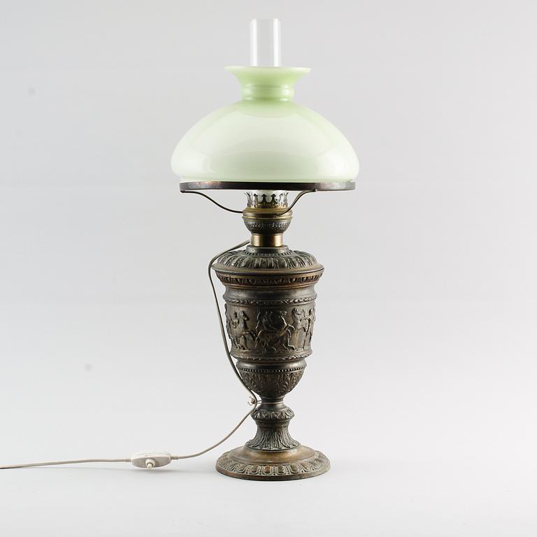 BORDSLAMPA, patinerad metall, omkring år 1900.