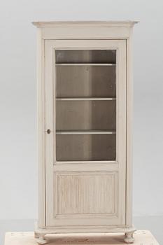 VITRINSKÅP, gustaviansk stil. 1800/1900-tal.