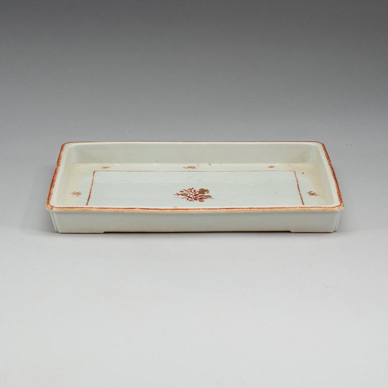 An enamelled export tray, Qing dynasty, Jiaqing (1796-1820).