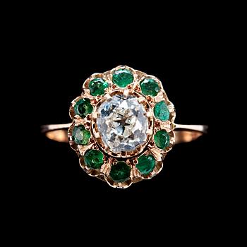 418. A RING, old cut diamond c. 0.70 ct and emeralds.