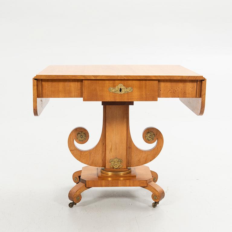 Salon table, Empire.