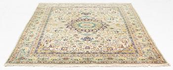 Rug, old Täbris, circa 290 x 194 cm.