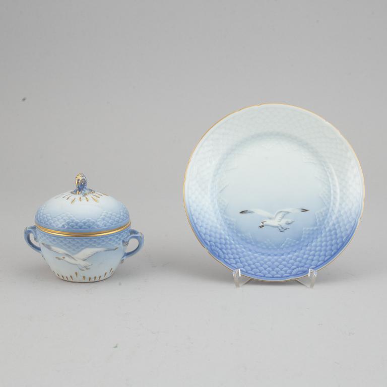 Bing & Grøndahl, a 41-pcs, porcelain coffee and tea service "Seagull" (Måsen), Denmark.