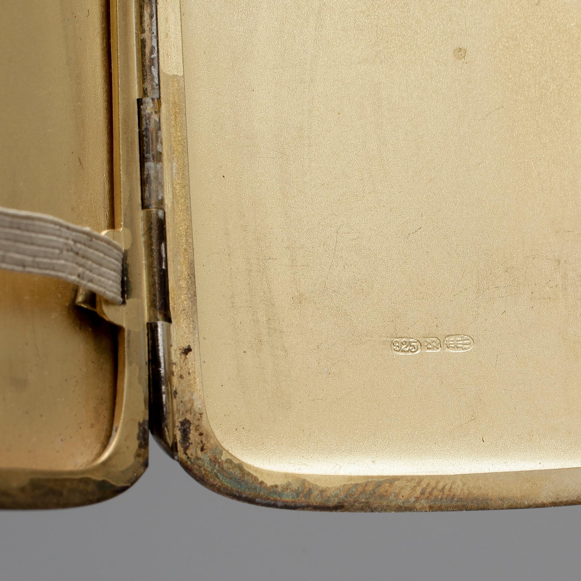 CIGARETTETUI, silver och emalj, David Andersen, Norge, omkring 1900. Total vikt ca 102g.