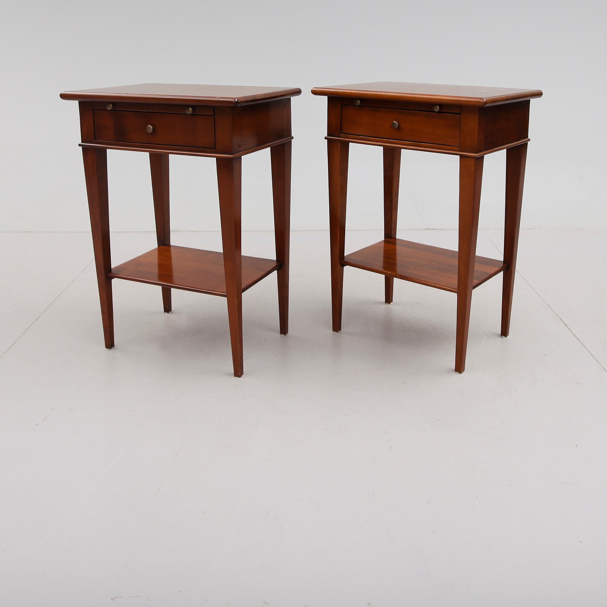 SÄNGBORD, 1 par, Richelieu, Frankrike, 1900-talets andra hälft.