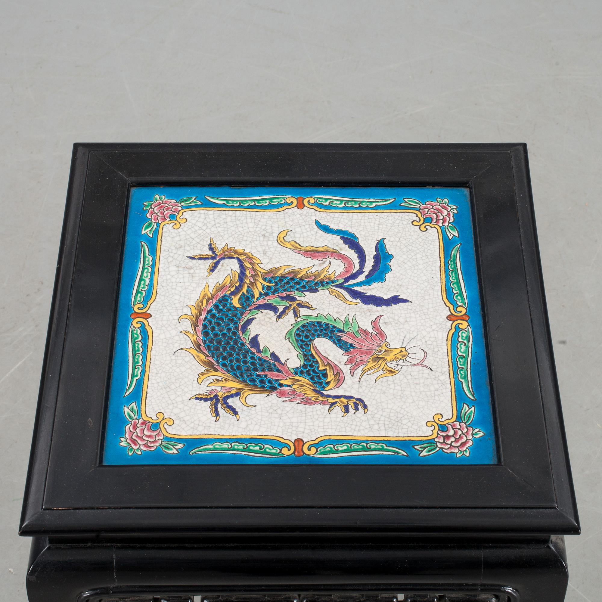 PIEDESTAL/BORD, Kina, 1900-tal.
