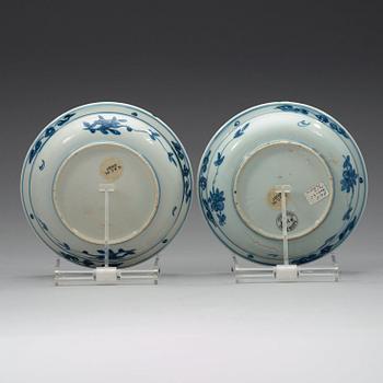 Two blue and white dishes, Ming dynasty, Wanli (1573-1620).