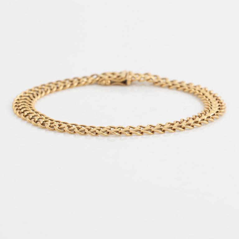 18K gold bracelet.