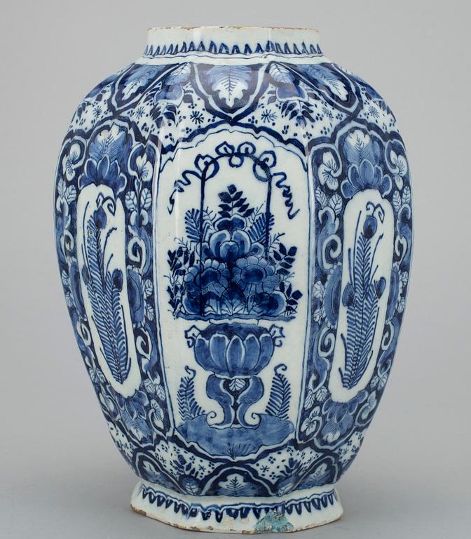 URNA, fajans, Delft, 1600/1700-tal.