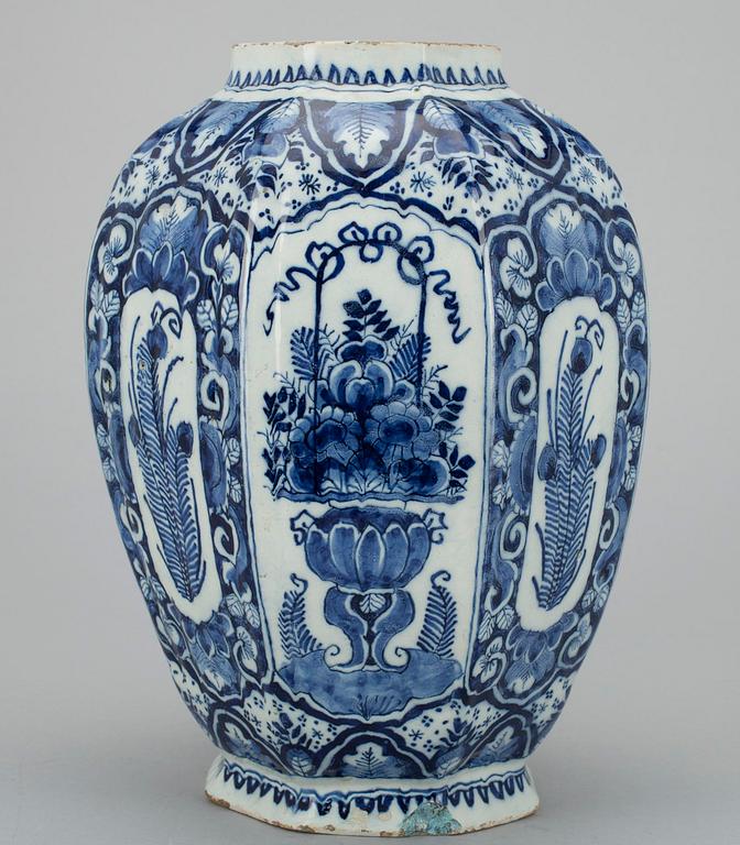 URNA, fajans, Delft, 1600/1700-tal.