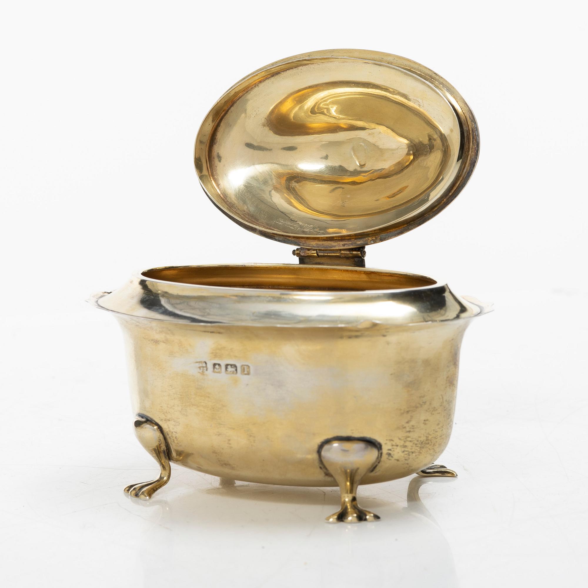 Arthur & John Zimmerman, skrin med lock, förgyllt silver, Birmingham, England 1910.