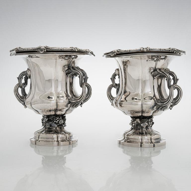 Carl Johan Tegelsten, A pair of Neo-Rococo silver champagne coolers/ vases, maker's mark of Carl Johan Tegelsten, Saint Petersburg 1849.