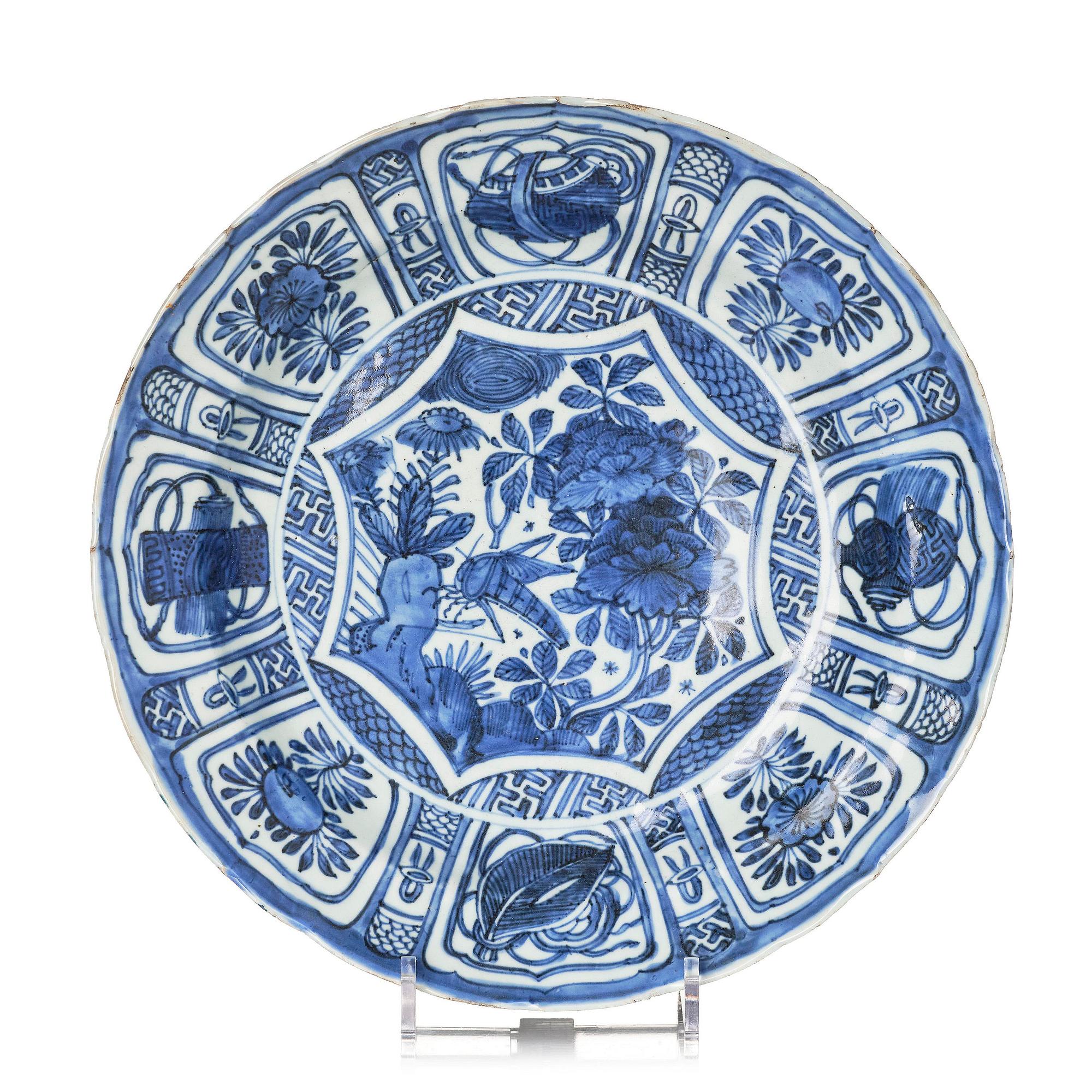 A blue and white kraak dish, Ming dynasty, Wanli (1572-1620).