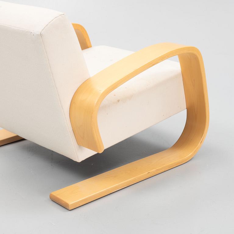 Alvar Aalto, a 'Tank chair', model 400, Artek, Finland, 2006.