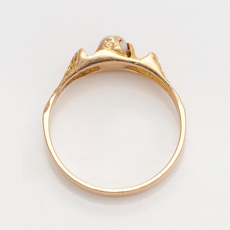 Björn Weckström, a 14K gold 'Small word' ring with a cultured pearl. Lapponia 1969.