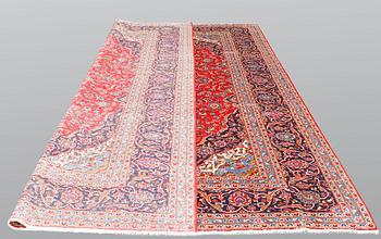 A carpet, Kashan, ca 401 x 302 cm.