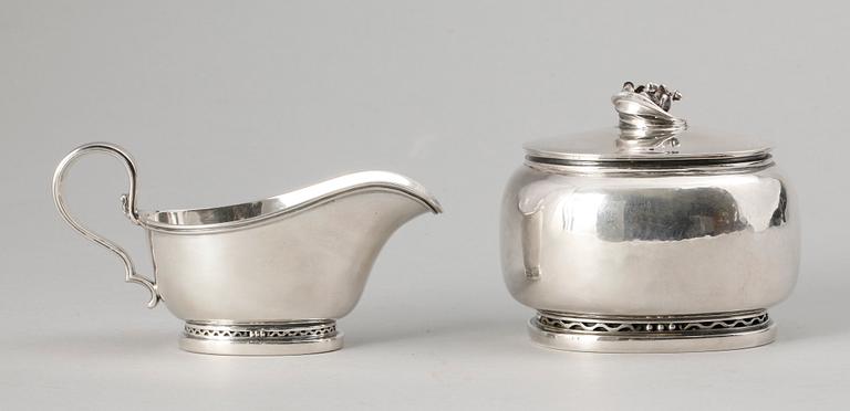 SOCKERSKRIN SAMT GRÄDDKANNA, silver, K. Anderson, Stockholm. Totalvikt ca 500 g.