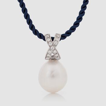 1296. A cultured South Sea pearl and brilliant-cut diamond necklace.