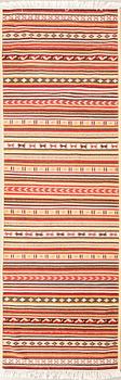 A Kilim runner carpet, ca. 304 x 99 cm.