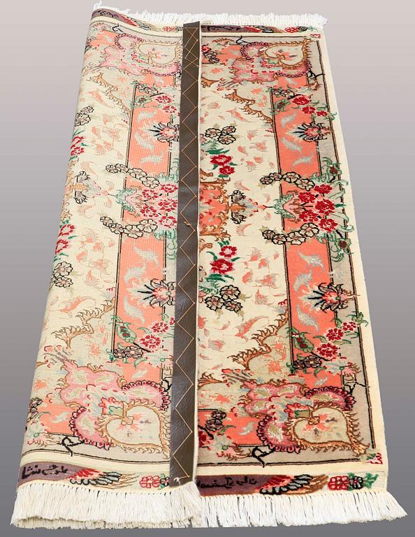 A RUG, Tabriz part silk , s.k 50 Radj, ca 120 x 77 cm.