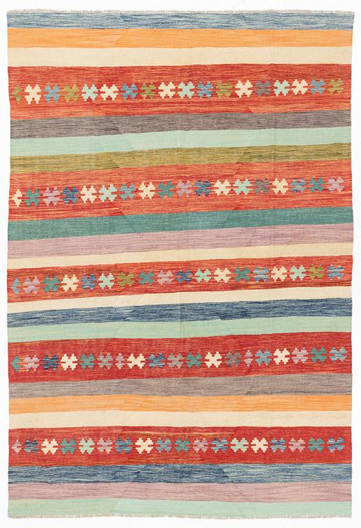 A kilim rug, ca 298 x 208 cm.