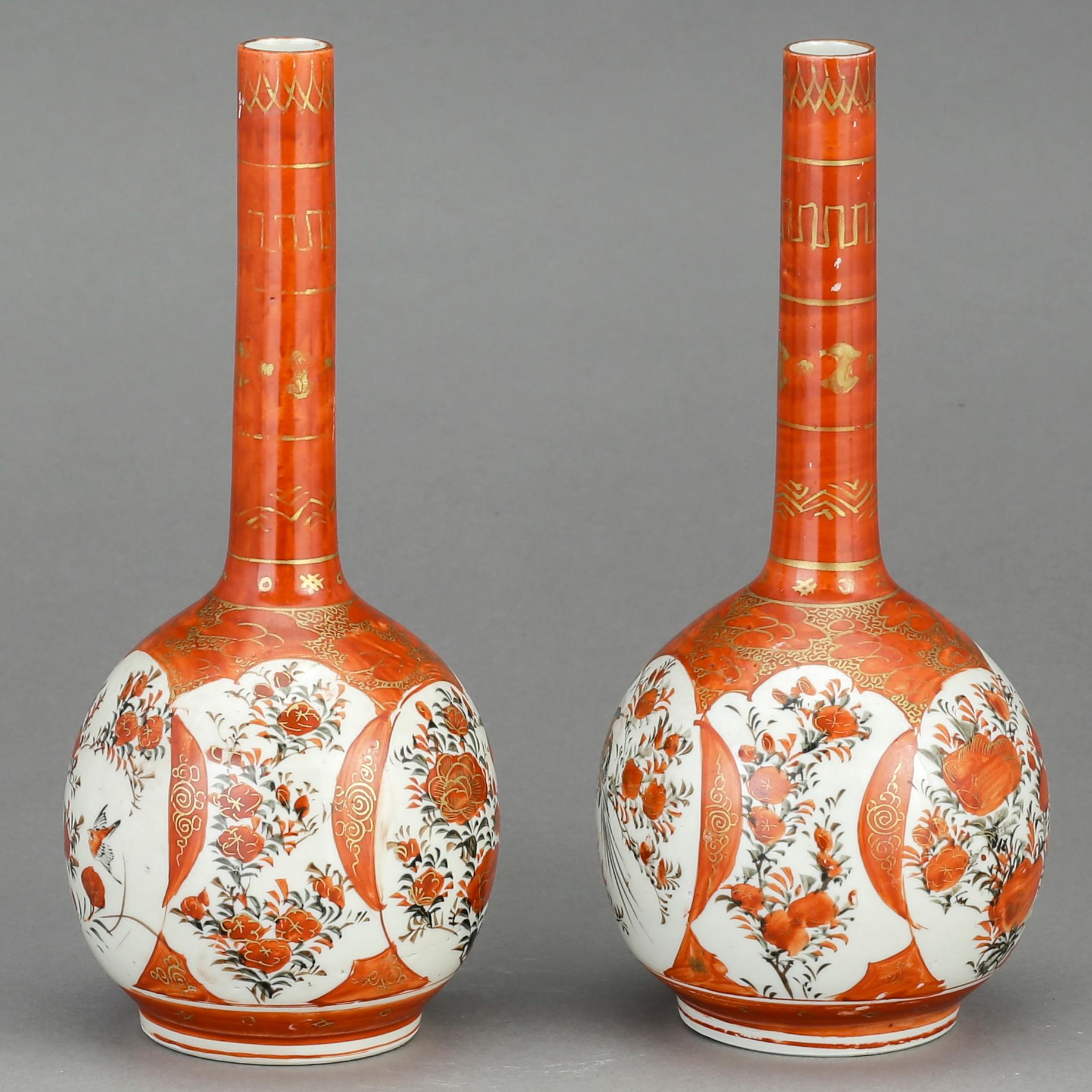 VASER, ett par. Porslin, sannolikt Japan, omkring 1900.