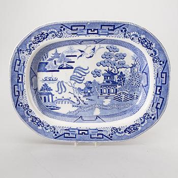 UPPLÄGGNINGSFAT, flintgods bl.a. Stafford-shire, 10 delar, 1900-tal.