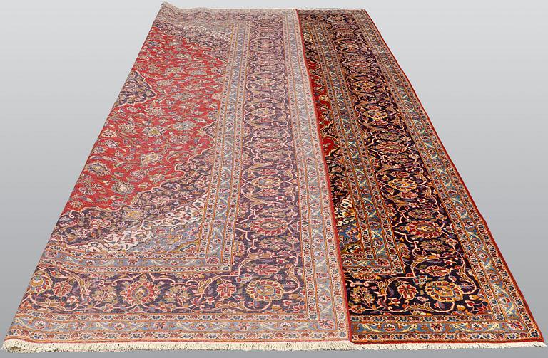 A carpet, Kashan, ca 460 x 308 cm.