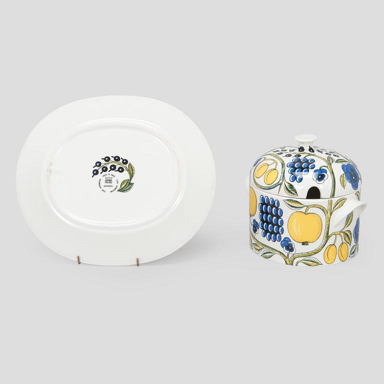 Birger Kaipiainen, a set of two porcelain serving dishes, Arabia Finland.