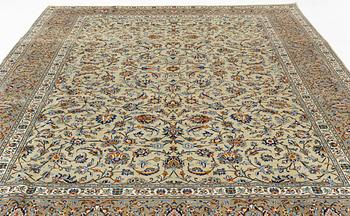 A Kashan carpet, ca 395 x 277 cm.