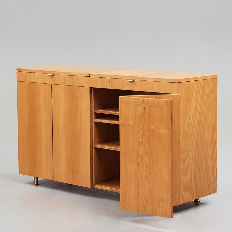 Bruno Mathsson, an elm veneered Swedish Modern sideboard executed by Karl Mathsson, Värnamo, Sweden 1938.