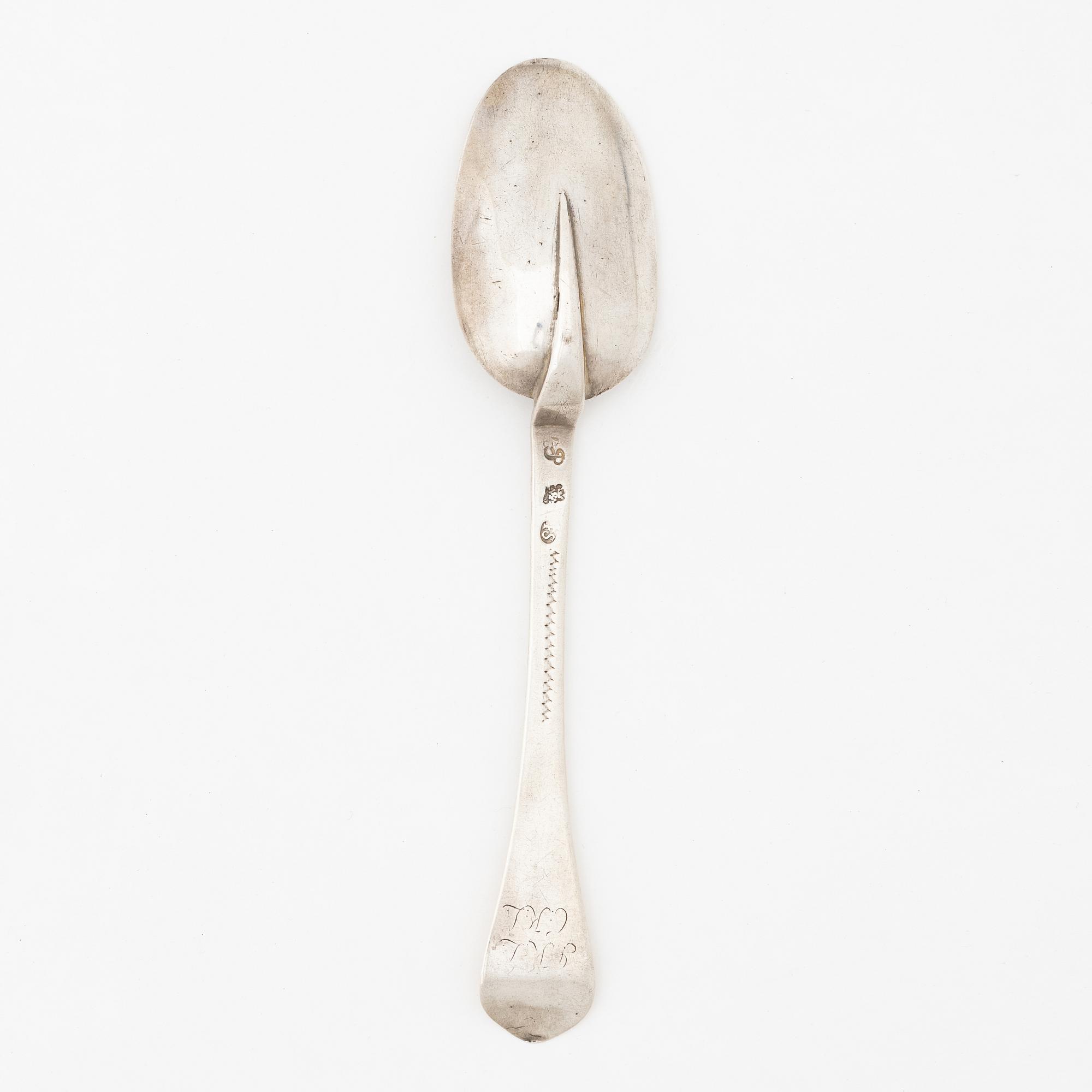 Ferdinand Sehl d ä, råttsvanssked, silver, Stockholm 1727.