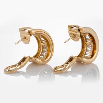Örhängen med baguetteslipade diamanter total vikt ca 3 ct.