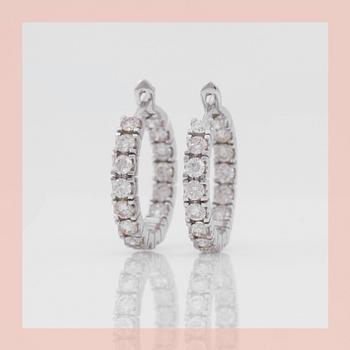 ÖRHÄNGEN, creoler i vitguld med diamanter cirka 3 ct.