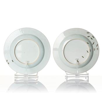 A large Chinese famille rose grisaille dish and a pair of plates, Qing dynasty, Yongzheng (1723-35).