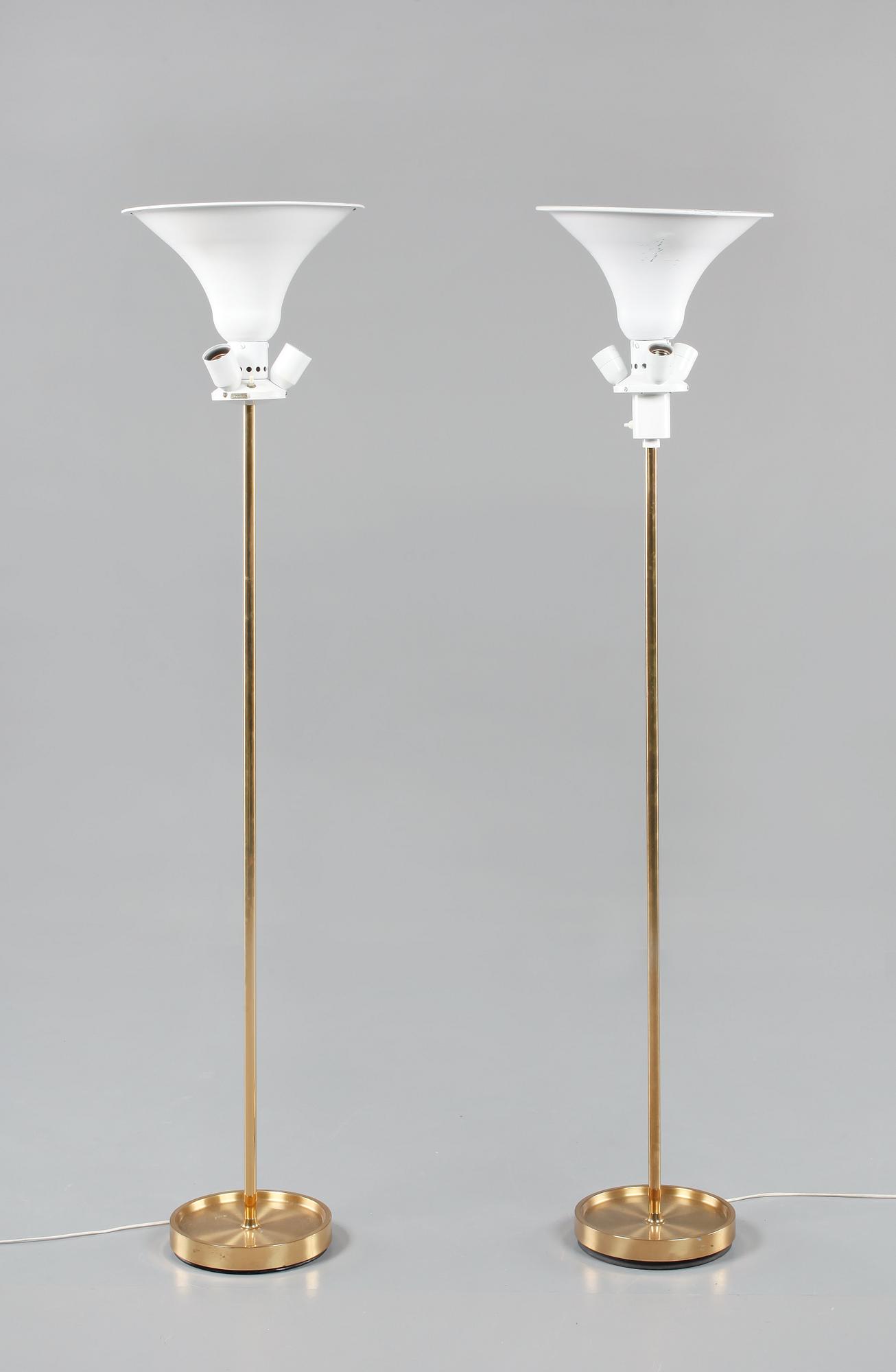 GOLVLAMPOR, ett par, s k "Uplights", Fagerhults belysning, 1900-talets andra hälft.