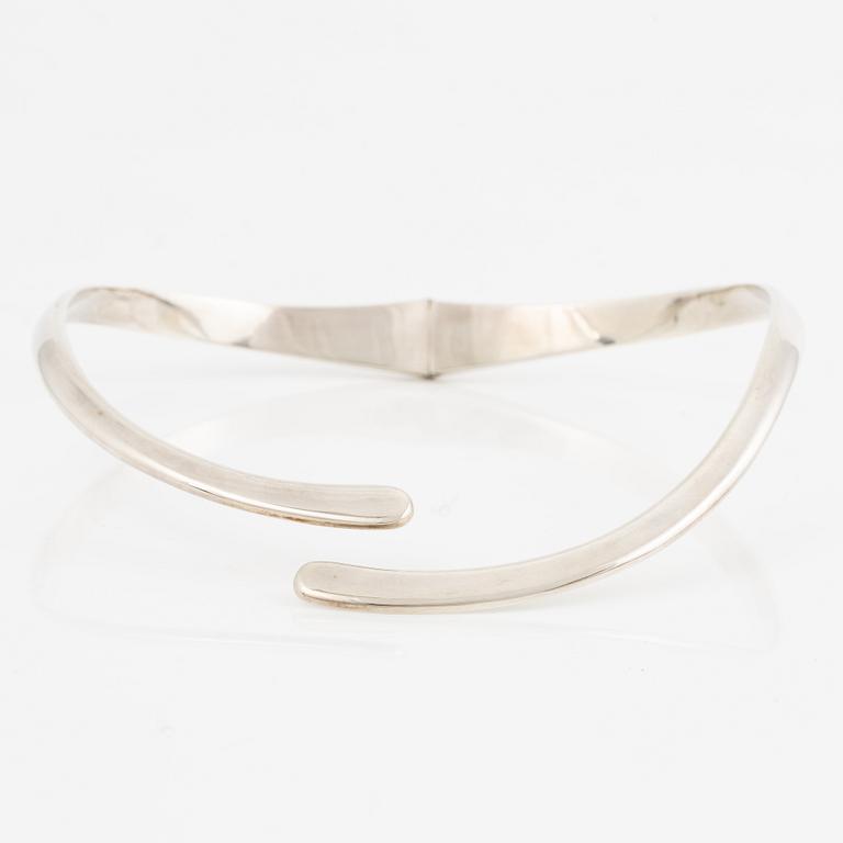 Necklace, silver,