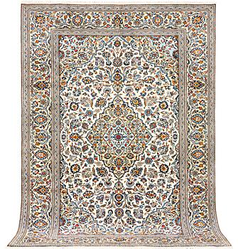 A Kashan carpet, a. 351 x 245 cm.